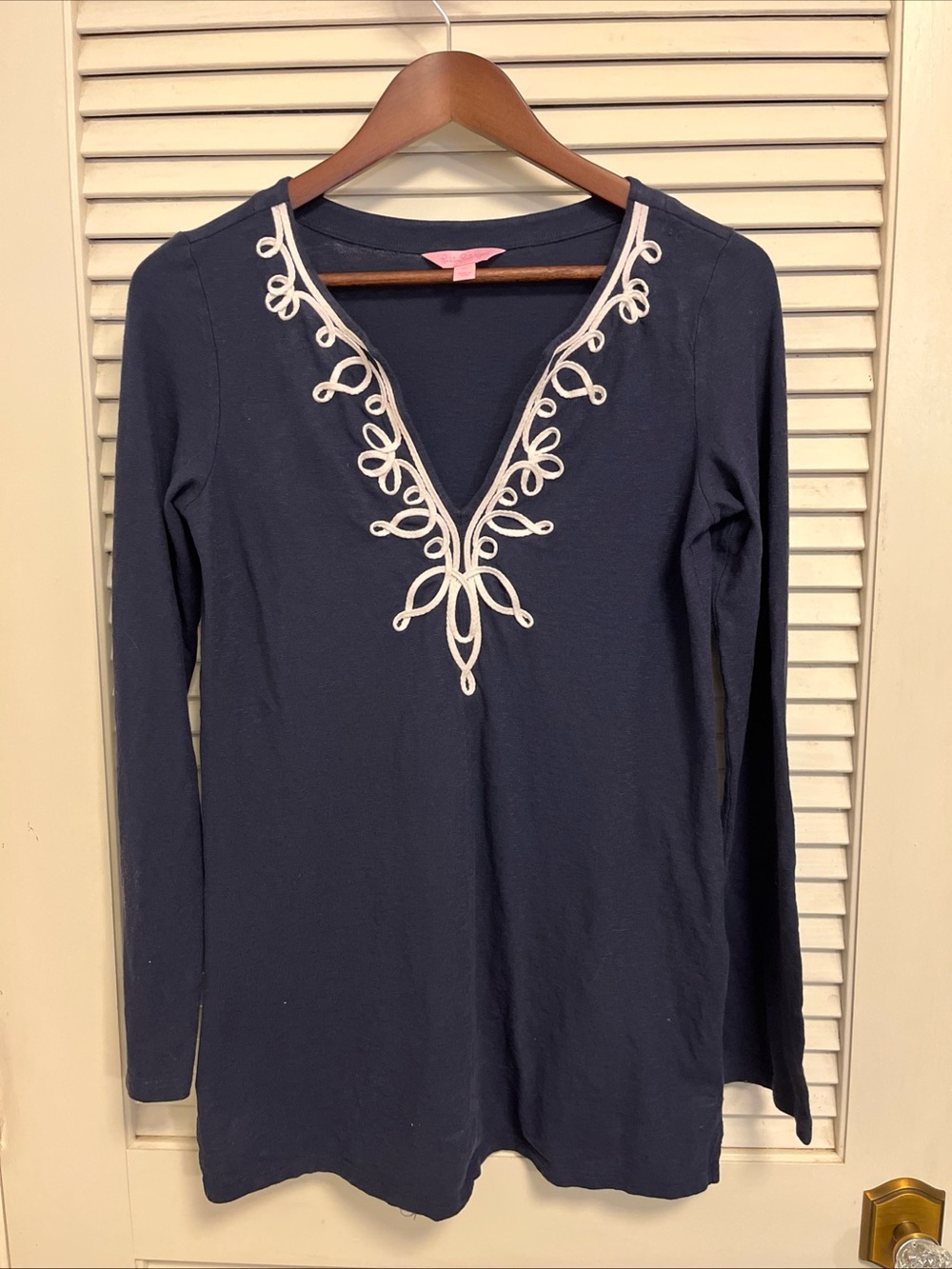 Lilly Pulitzer Navy Long-Sleeve V-Neck Tunic with White Embroidery